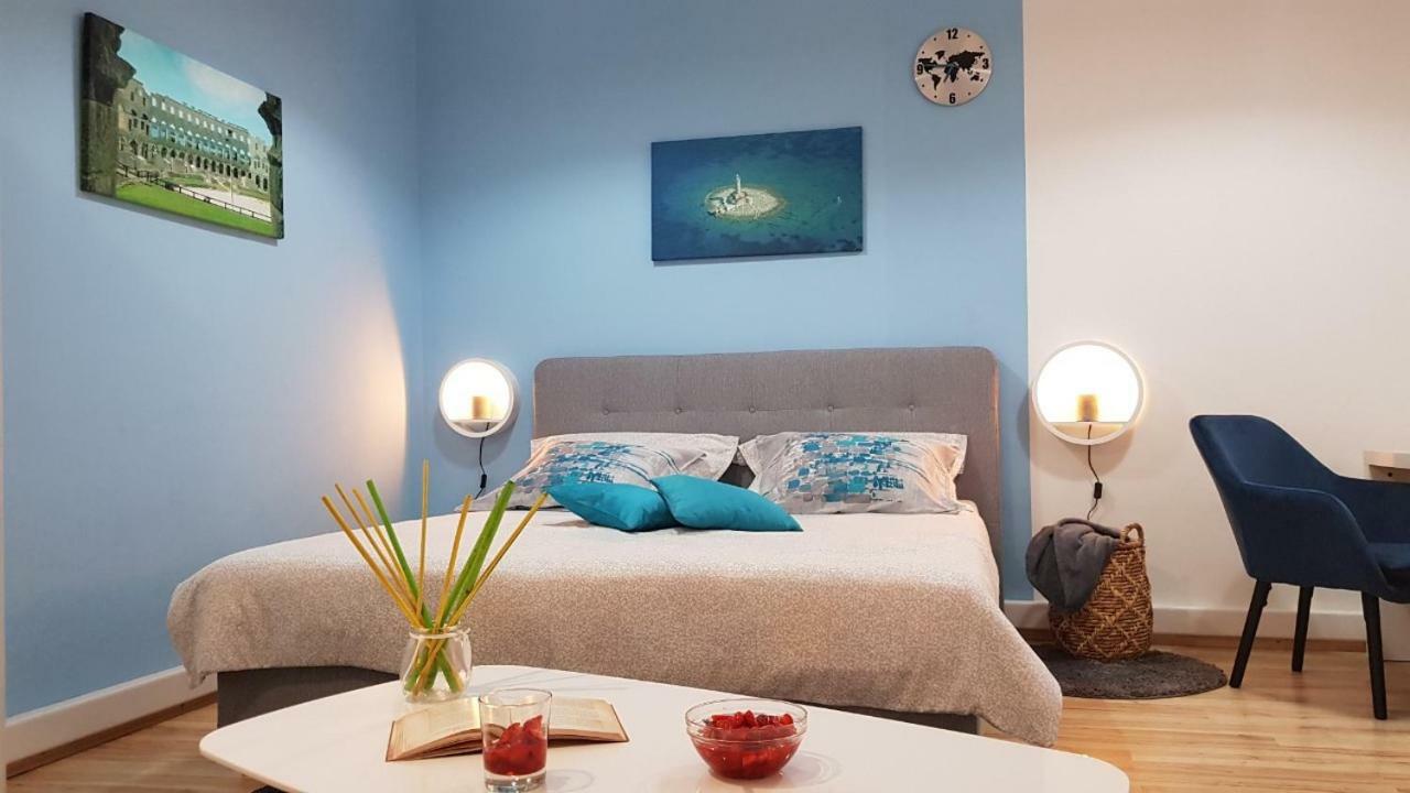 Holiday Home Blue Door In 普拉 外观 照片